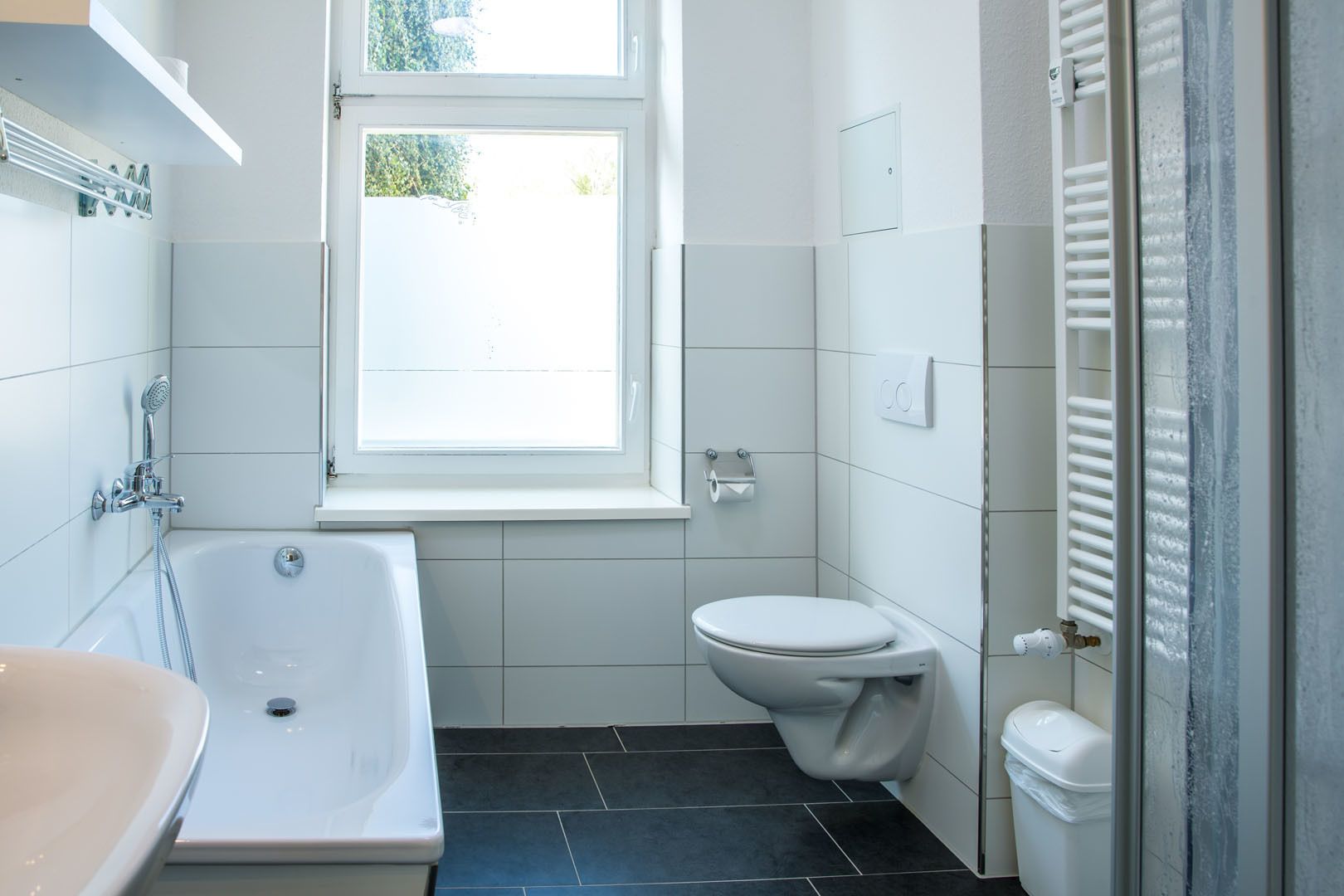 Apartment | Badezimmer | Dusche, kostenlose Toilettenartikel, Haartrockner, Handtücher