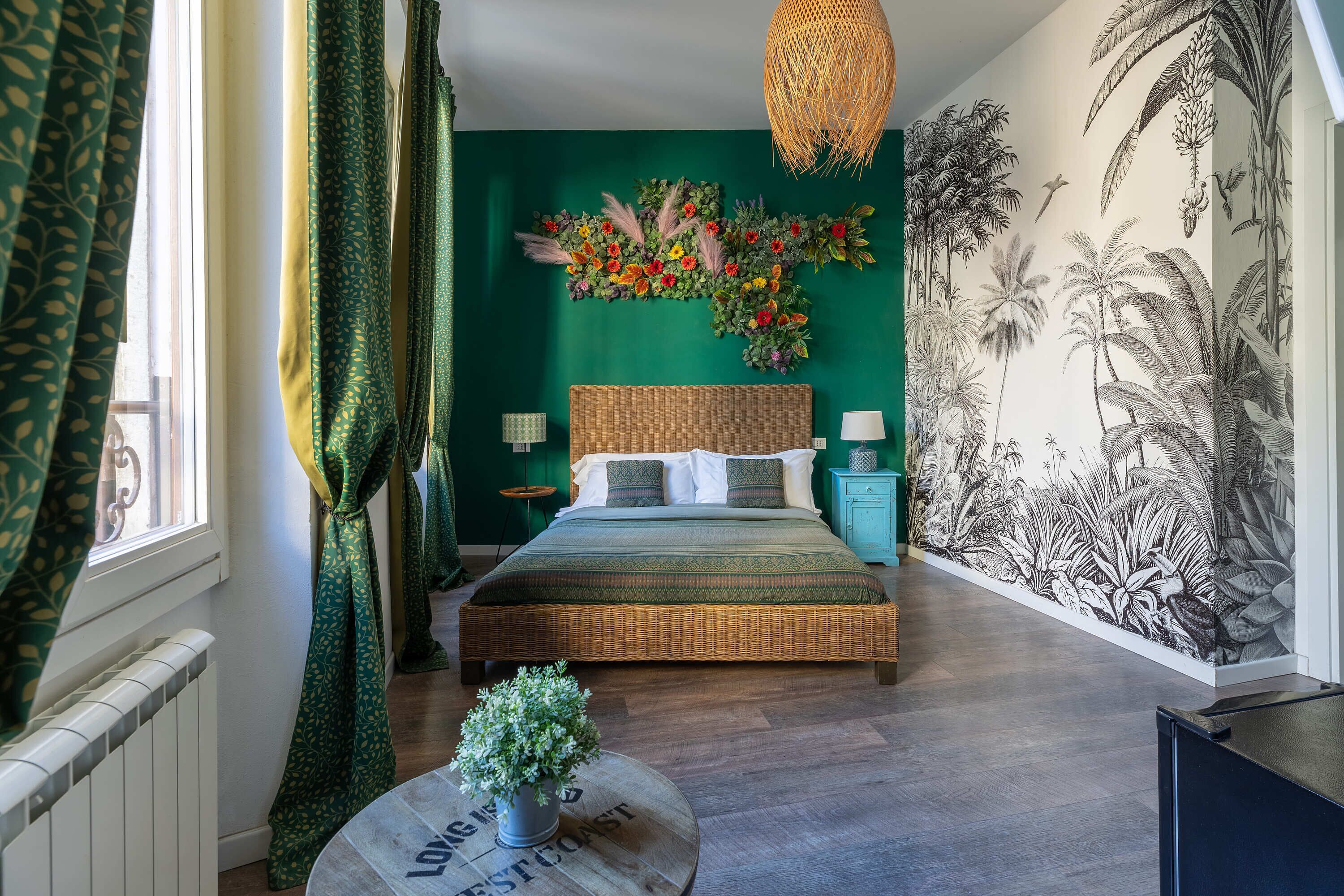 Habitación Deluxe doble, 1 cama de matrimonio grande, vistas a la ciudad | Ropa de cama de alta calidad y decoración individual