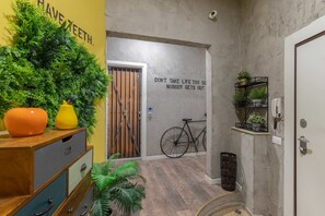 Interior entrance - Coderooms (Florence)
