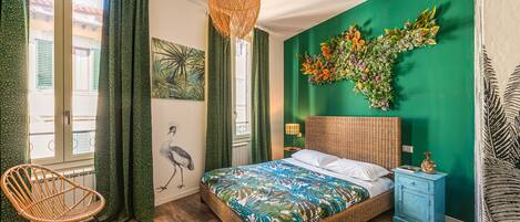 Deluxe-Doppelzimmer, 1 King-Bett, Stadtblick | Hochwertige Bettwaren, individuell dekoriert, individuell eingerichtet