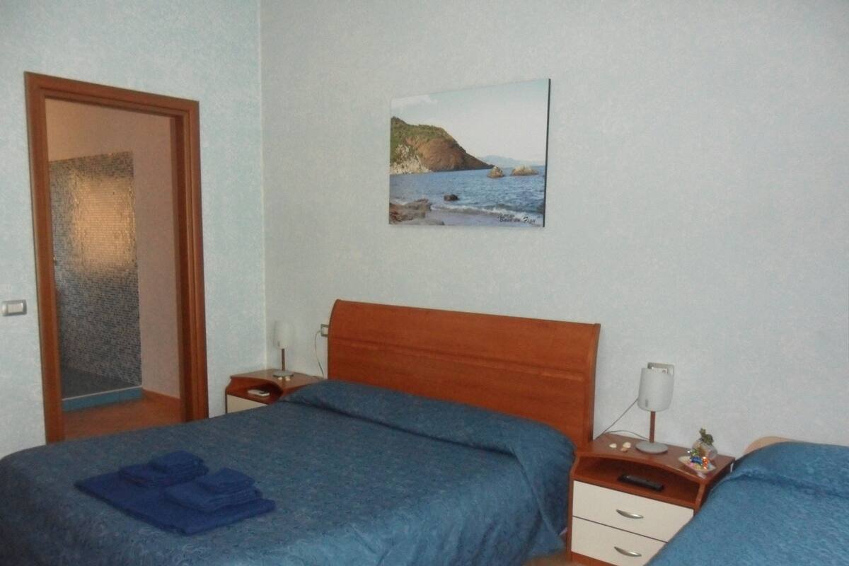 Soundproofing, free WiFi, bed sheets