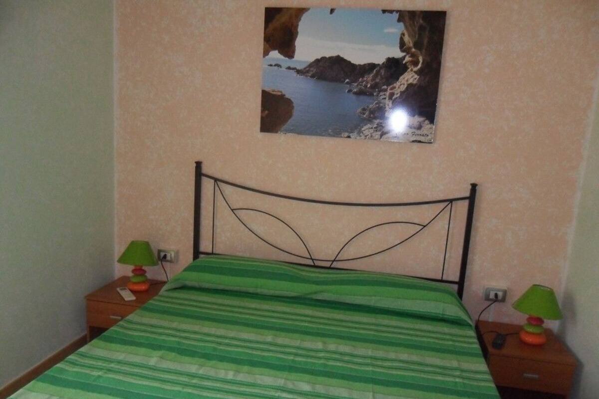 Soundproofing, free WiFi, bed sheets