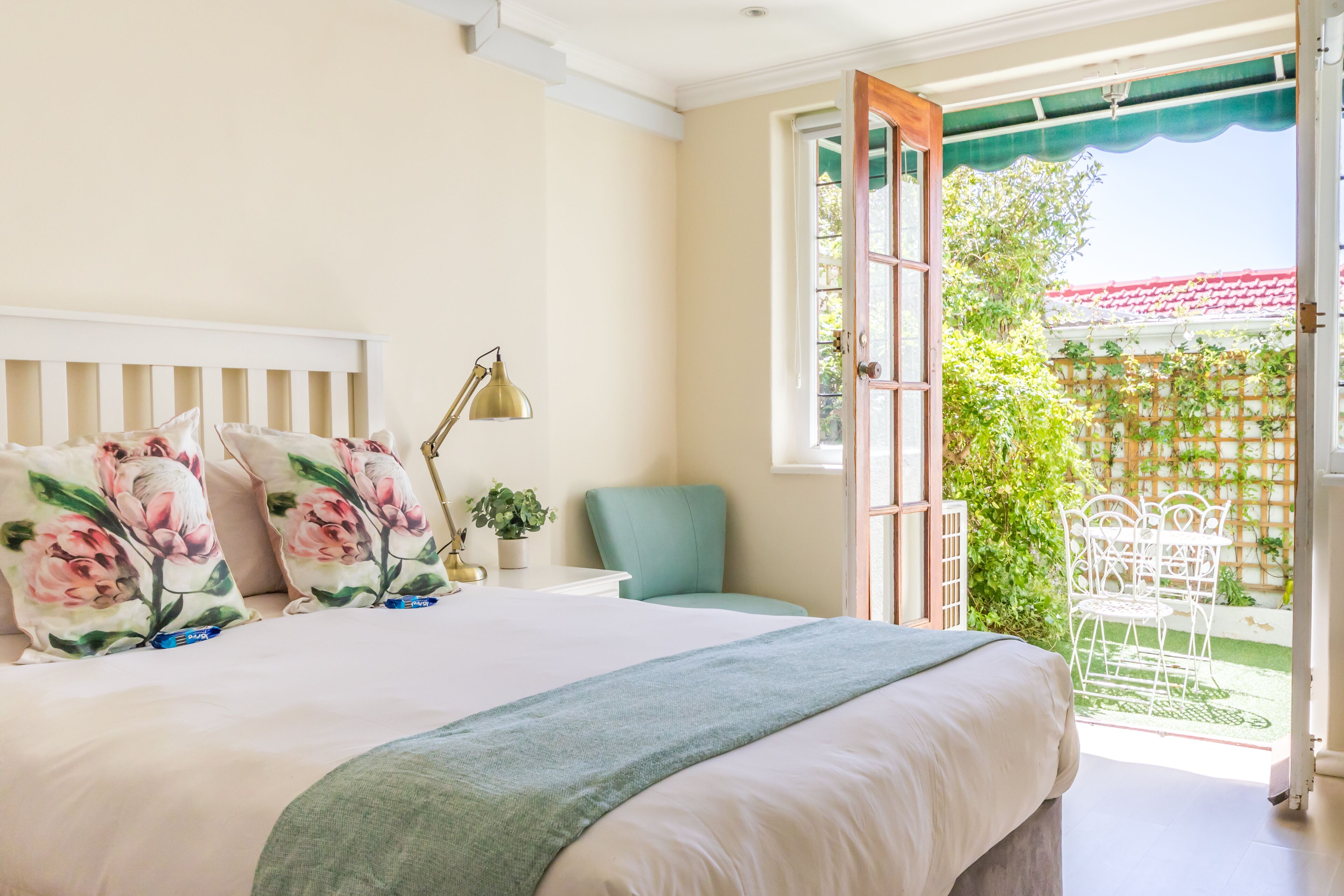 舒適開放式客房, 1 張加大雙人床, 簡易廚房 | 舒適加層、獨特裝潢、布置獨特、熨斗/熨衣板