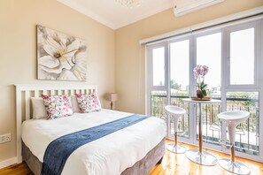 Micro Studio 5 | Pillowtop beds, individually decorated, individually furnished - Vesper Apartments (Cape Town)