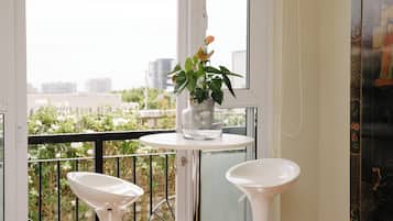 Studio – premium | Senger med overmadrass, individuelt dekorert og individuelt innredet