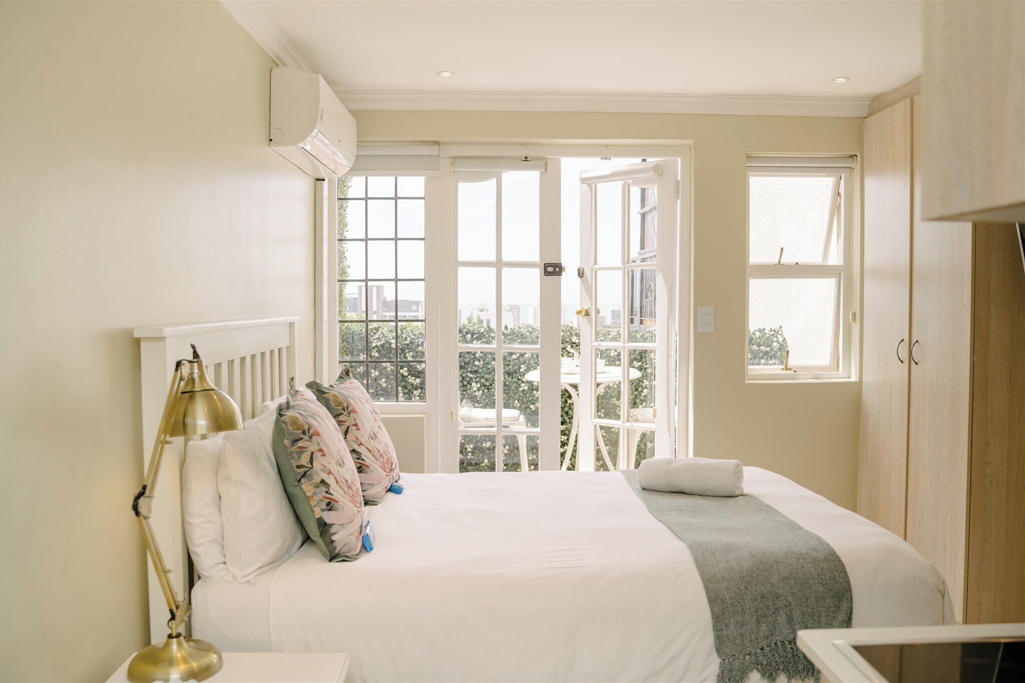 Pillow-top beds, individually decorated, individually furnished