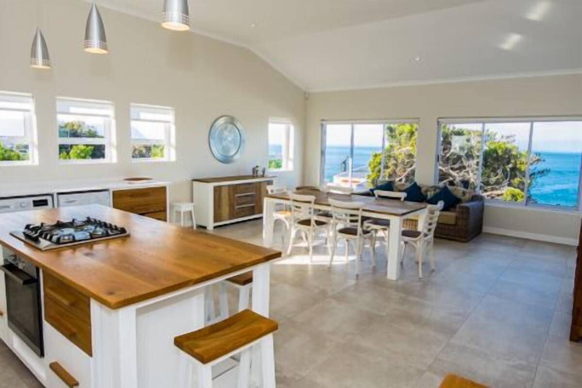 Standard Apartment, 2 Bedrooms | Living room