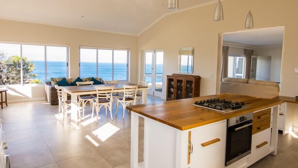 Standard Apartment, 2 Bedrooms | Private kitchen - Crichton House (Cape Town)