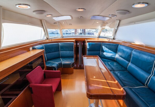 Premium Mobile Home, 3 Bedrooms, Kitchen, Harbour View | Living room