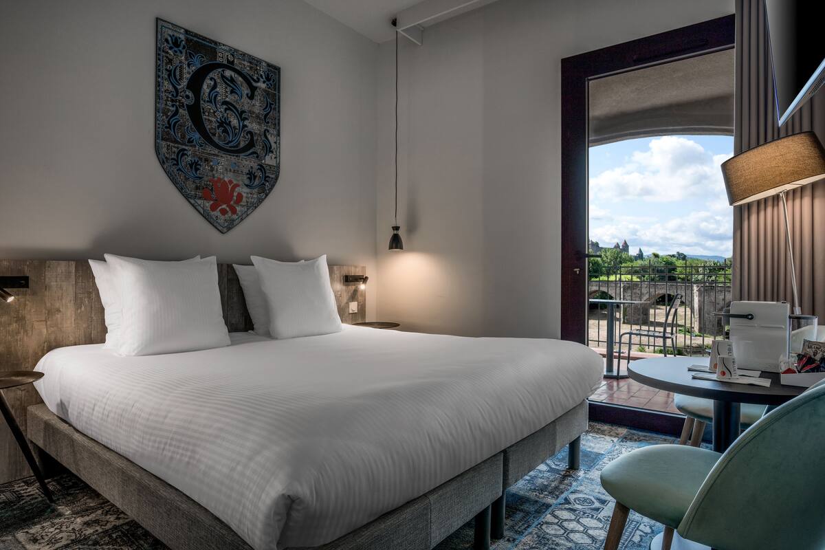 deluxe double room, terrace, city view | in-room safe, desk, free cots/infant beds, free wifi