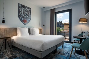 Cofres nos quartos, escrivaninha, berços grátis, Wi-Fi de cortesia