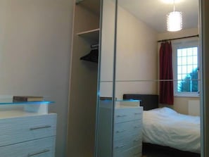 Business Double Room, 1 Double Bed, Garden View | 1 bedroom, Egyptian cotton sheets, premium bedding, Tempur-Pedic beds - Bianca's House Hotel Heathrow Airport (Slough)