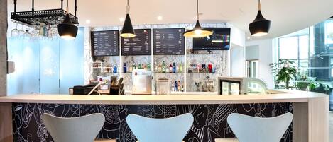 Bar (trong khuôn viên)