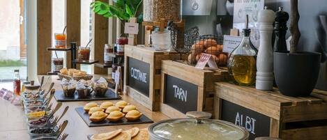 Buffet déjeuner servi tous les jours en supplément