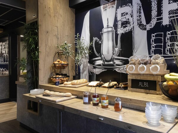 Daily buffet breakfast (EUR 9.90 per person)