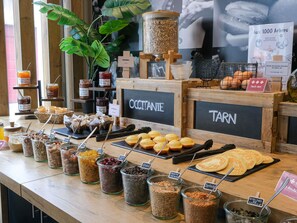 Daily buffet breakfast for a fee - ibis budget Albi Centre (Albi)