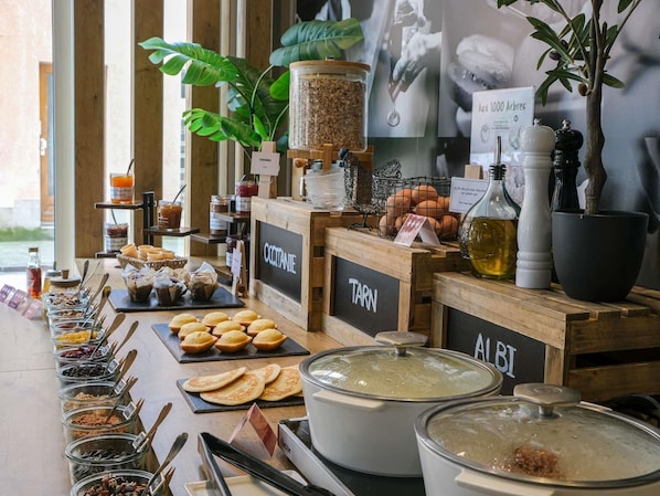 Buffet déjeuner servi tous les jours en supplément