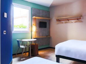 Quarto família, várias camas | Escrivaninha, quartos à prova de som, Wi-Fi de cortesia, roupa de cama