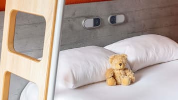 Skrivebord, lydisolert, wi-fi (inkludert) og sengetøy