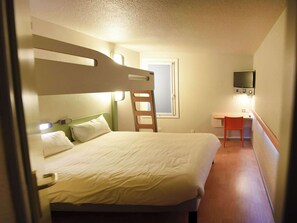 1 bedroom, premium bedding, desk, soundproofing