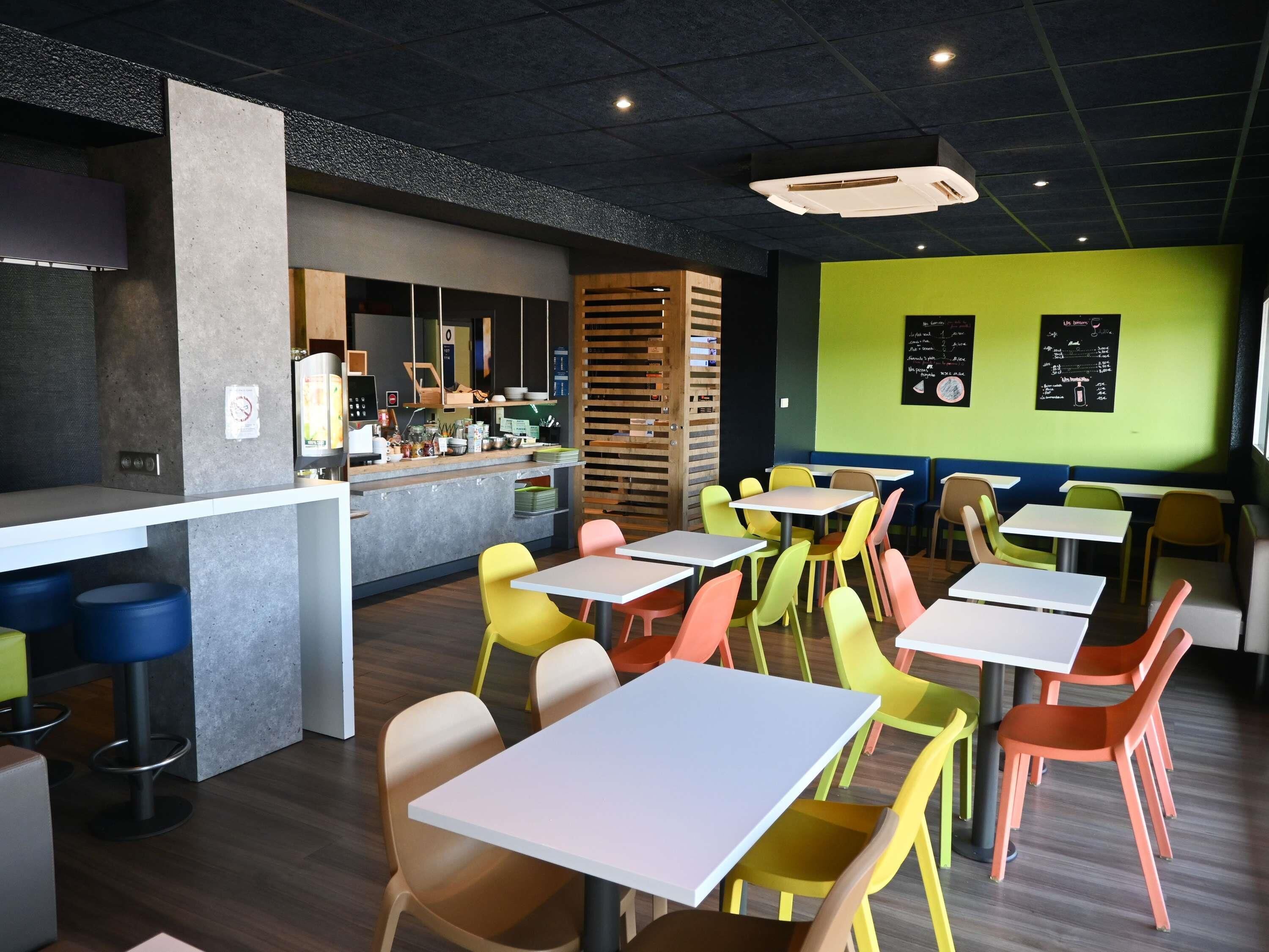 每日供应自助式早餐（每人 EUR 6.90）