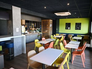 Daily buffet breakfast (EUR 6.90 per person) - ibis budget Laval (Bonchamp-les-Laval)