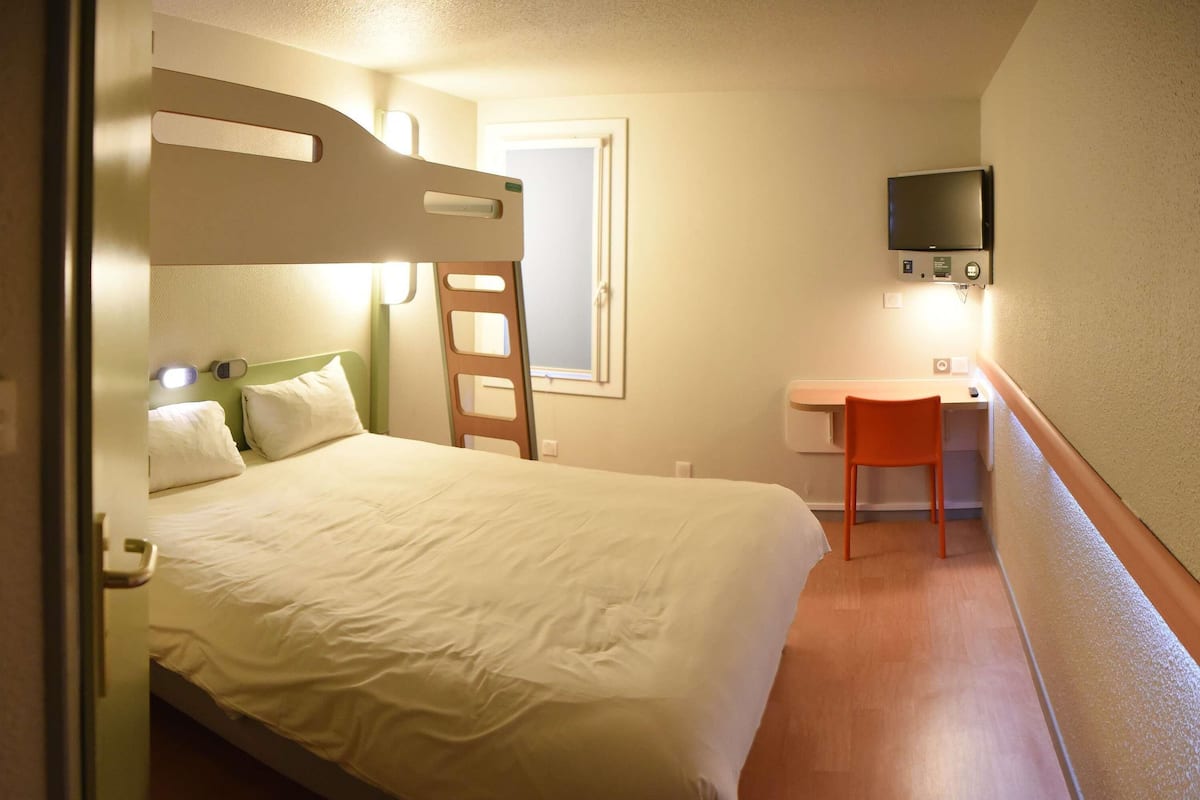 Tremannsrom, flere senger | 1 soverom, sengetøy av topp kvalitet, skrivebord og lydisolert