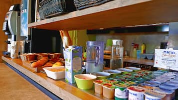 Desayuno buffet todos los días (EUR 6.90 por persona)