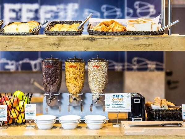 Daily buffet breakfast (EUR 6.90 per person)