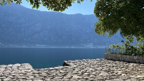 On the beach - Villa Mariner (Kotor)