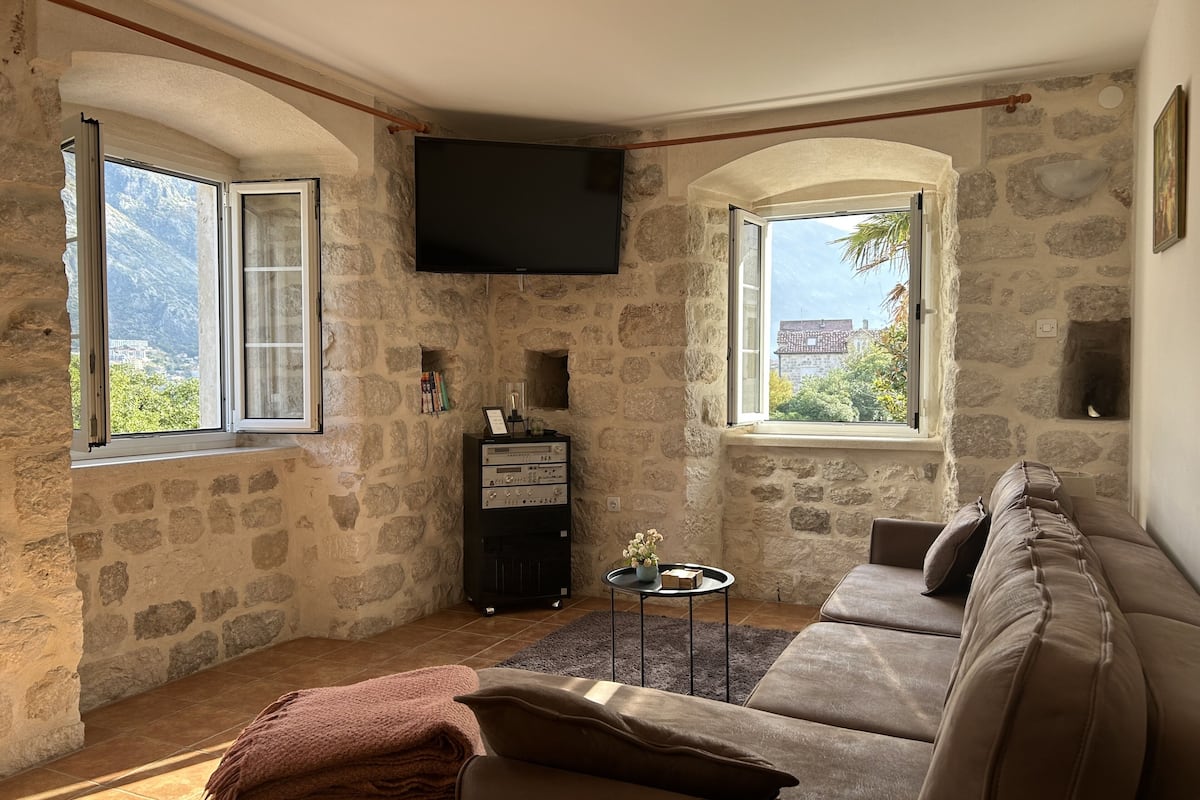 Deluxe Apartment, 1 Bedroom, Sea View | Desk, soundproofing, iron/ironing board (on request), WiFi (free)