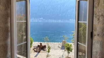 Habitació doble Deluxe, vistes al mar | 1 dormitori, escriptori i habitacions insonoritzades