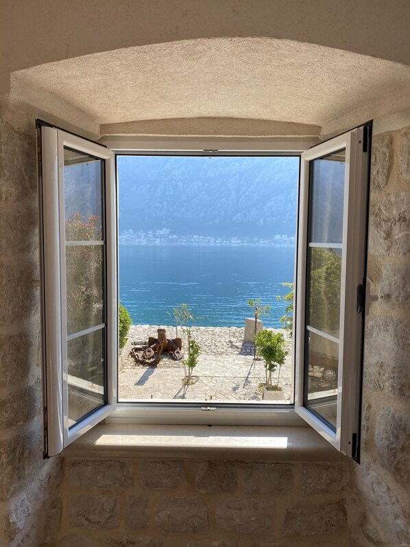 Deluxe Double Room, Sea View | Desk, soundproofing, iron/ironing board, free WiFi - Villa Mariner (Kotor)