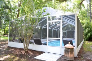 Pool - Quiet Coastal Home Savannah Ft Stewart GA (Richmond Hill)