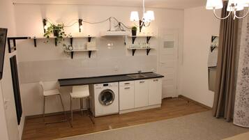 Family Studio, Kitchen | Private kitchenette