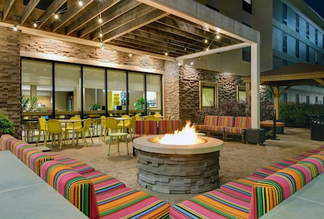 Terrace/patio. Home2 Suites by Hilton Bordentown