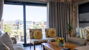 Self-Catering Unit with 2 separate Rooms | Wohnbereich