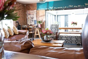 Lobby lounge - Stay at Friends (Betty's Bay)