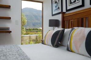 Economic Room 1 | Lit avec matelas Select Comfort, coffre-fort, décor unique