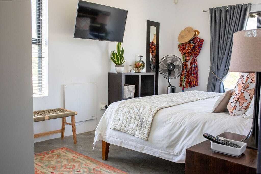 Self-Catering Unit with 2 separate Rooms | Select Comfort beds, in-room safe, individually decorated