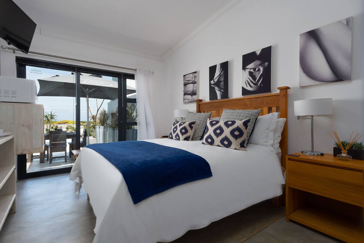Select Comfort beds, in-room safe, individually decorated