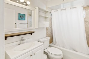 Hair dryer, towels - Seaside Dream Escape E1084-0 (Encinitas)