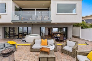 Outdoor dining - Seaside Dream Escape E1084-0 (Encinitas)