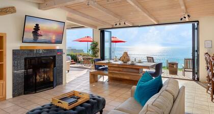 Seaside Luxury Duplex with Putting Green E950-0