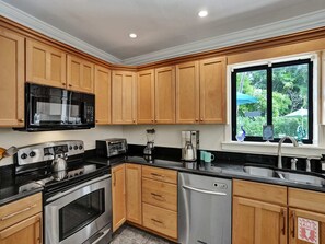 Fridge, microwave, oven, stovetop - Vidal Manor | Walk to Wilton Drive + Heated Pool (Wilton Manors)