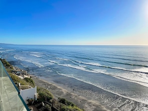 On the beach - Bluff-Top Beauty With Ocean Views - 1086 (Encinitas)