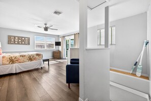 5 bedrooms, iron/ironing board, free WiFi, bed sheets