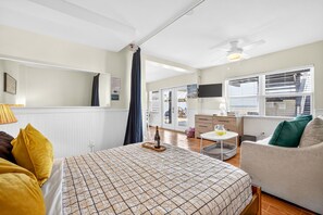 5 bedrooms, iron/ironing board, free WiFi, bed sheets
