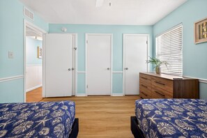 5 bedrooms, iron/ironing board, free WiFi, bed sheets