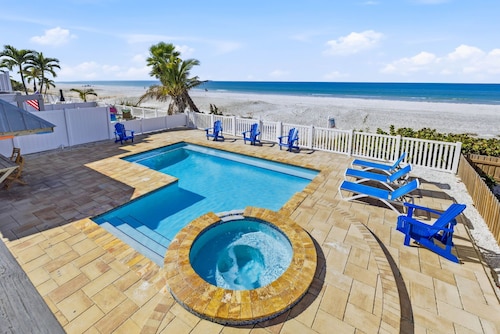 Sunshines Hideaway, Beachfront, Private Pool